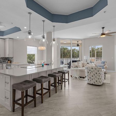 Waterfront Condo W/ Bay Views, Pool & Tennis Court フォートマイヤーズビーチ エクステリア 写真