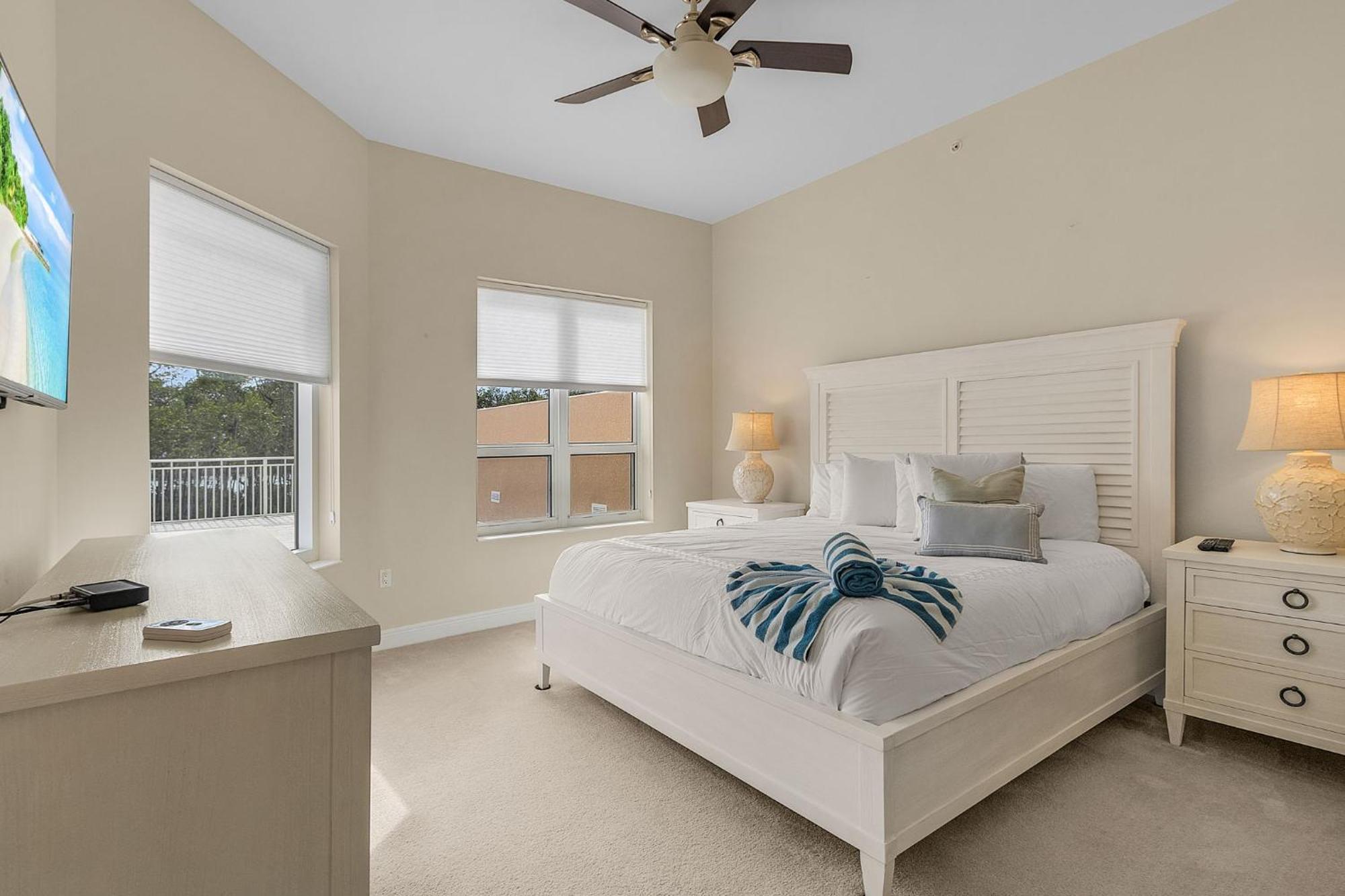 Waterfront Condo W/ Bay Views, Pool & Tennis Court フォートマイヤーズビーチ エクステリア 写真