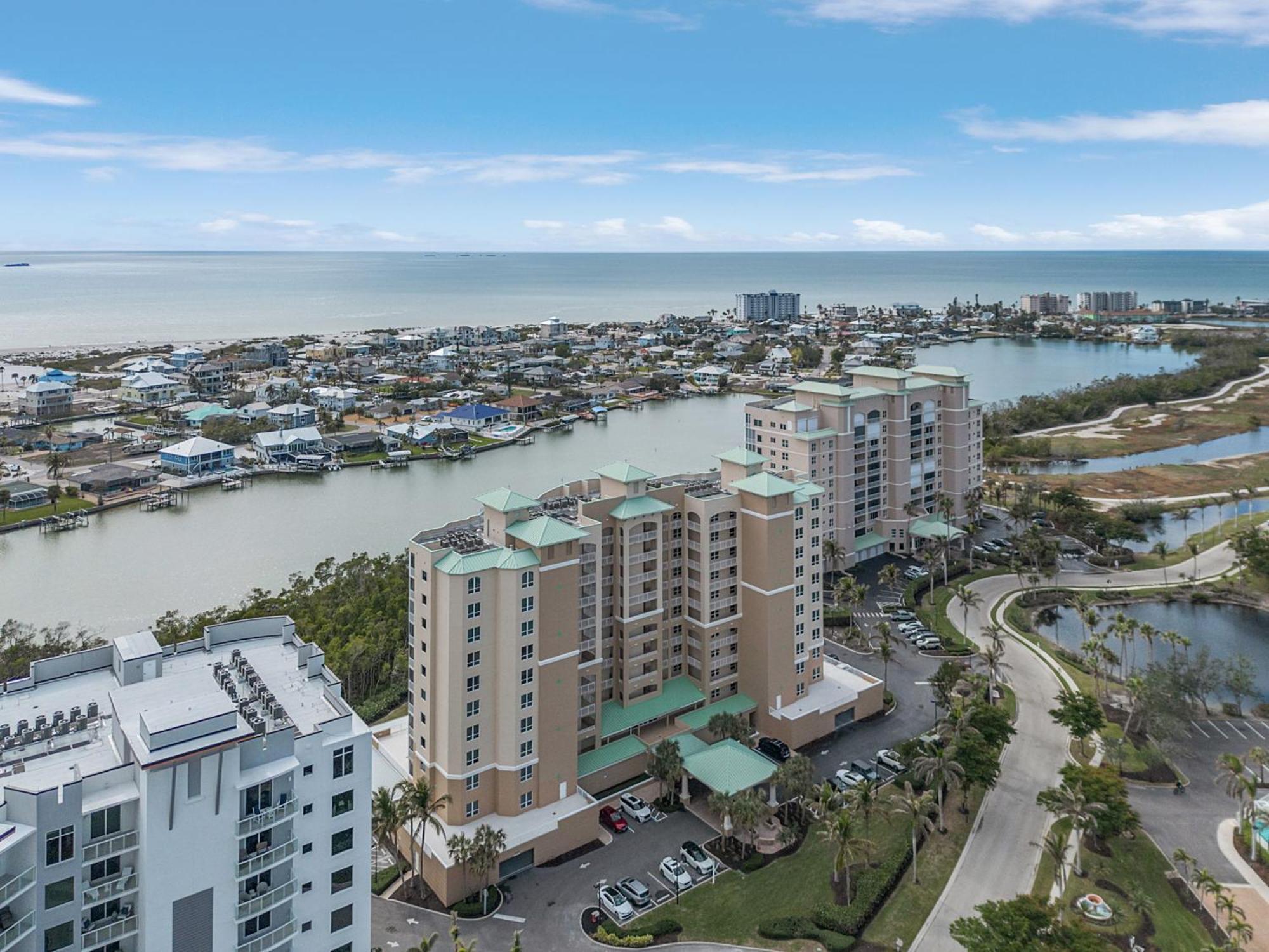 Waterfront Condo W/ Bay Views, Pool & Tennis Court フォートマイヤーズビーチ エクステリア 写真