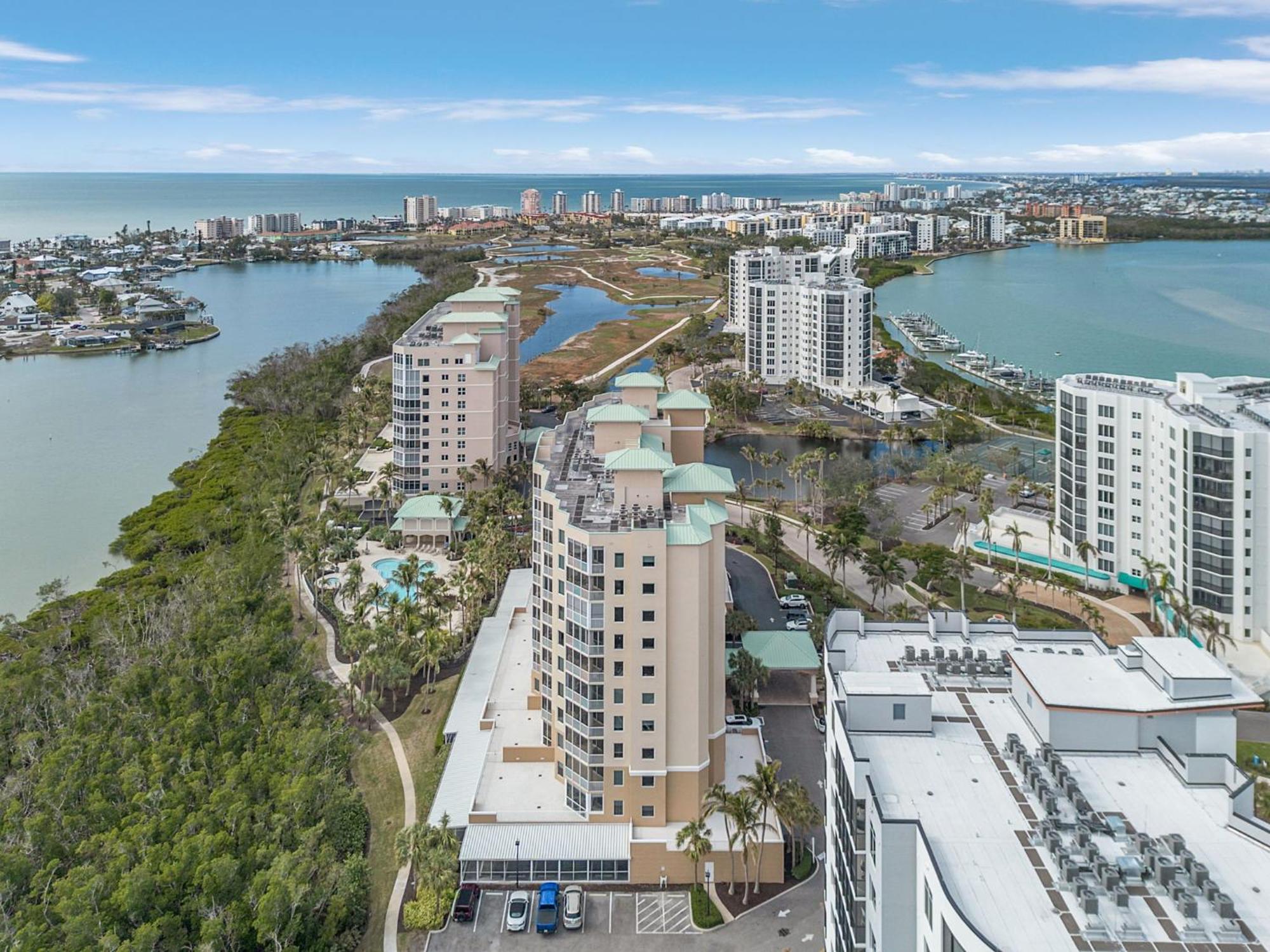 Waterfront Condo W/ Bay Views, Pool & Tennis Court フォートマイヤーズビーチ エクステリア 写真
