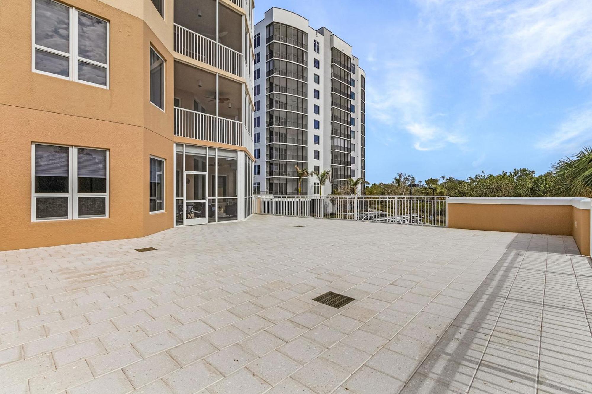 Waterfront Condo W/ Bay Views, Pool & Tennis Court フォートマイヤーズビーチ エクステリア 写真