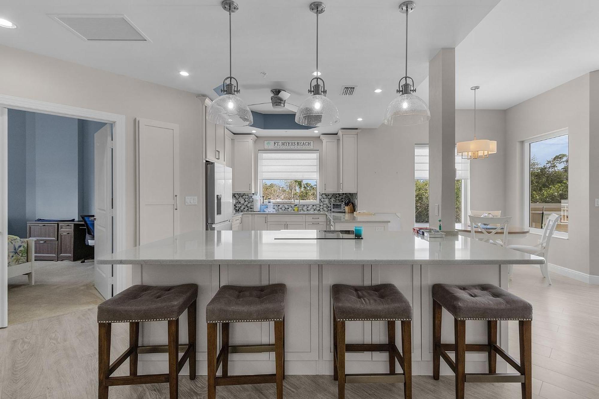 Waterfront Condo W/ Bay Views, Pool & Tennis Court フォートマイヤーズビーチ エクステリア 写真